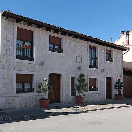 Apartamentos Turisticos Los Abuelos Montemayor de Pililla Esterno foto