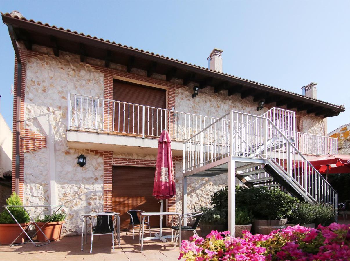 Apartamentos Turisticos Los Abuelos Montemayor de Pililla Esterno foto