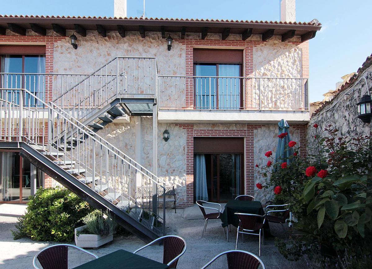 Apartamentos Turisticos Los Abuelos Montemayor de Pililla Esterno foto
