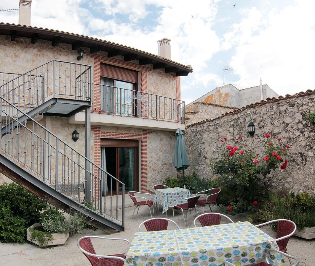 Apartamentos Turisticos Los Abuelos Montemayor de Pililla Esterno foto