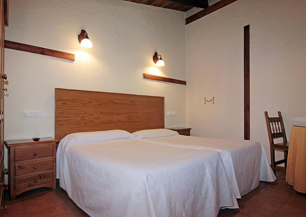 Apartamentos Turisticos Los Abuelos Montemayor de Pililla Esterno foto