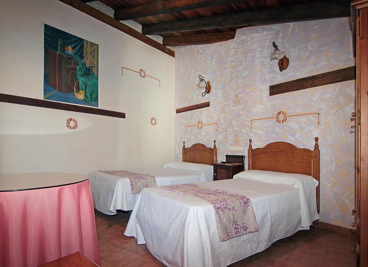 Apartamentos Turisticos Los Abuelos Montemayor de Pililla Esterno foto