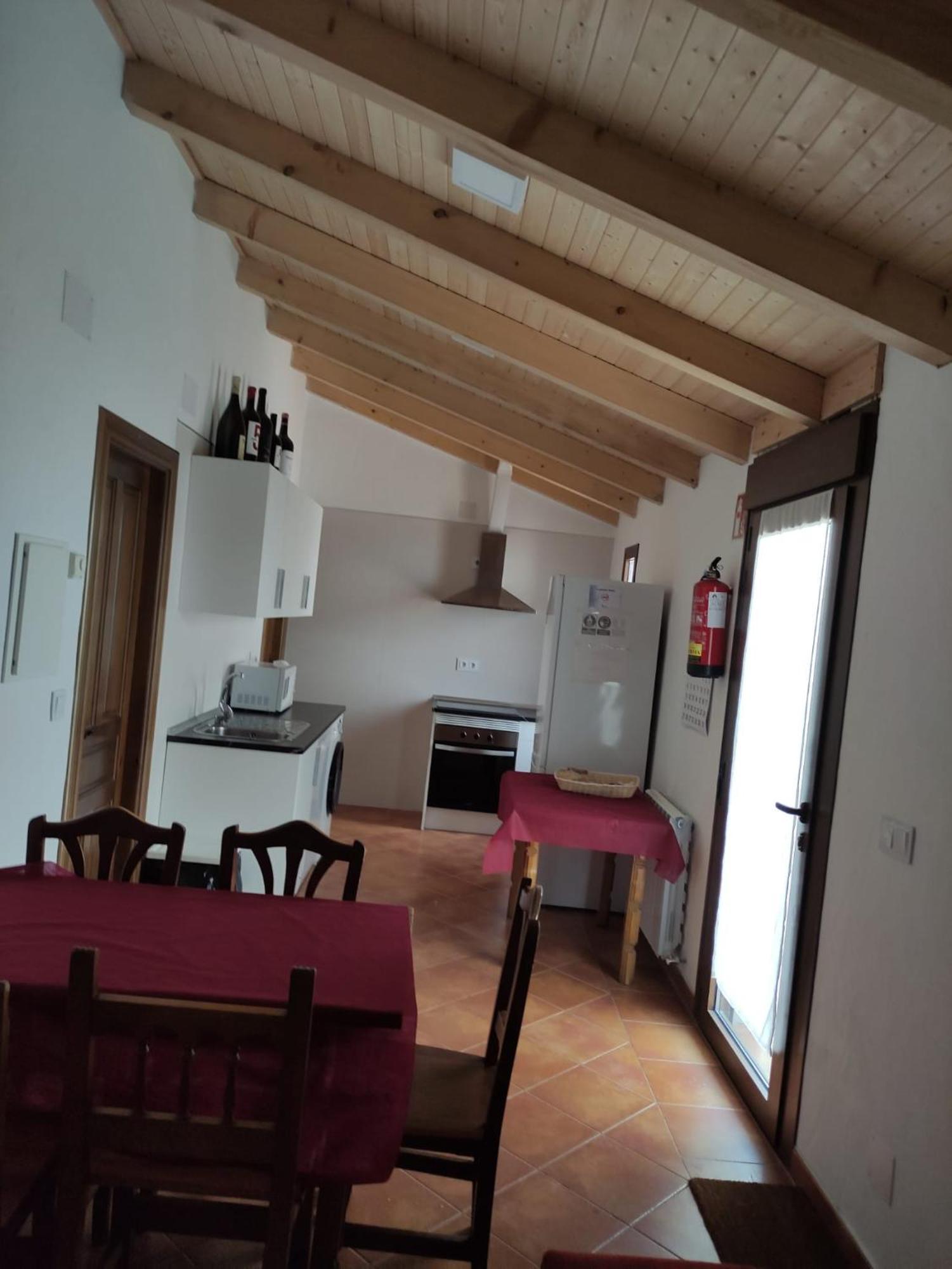 Apartamentos Turisticos Los Abuelos Montemayor de Pililla Esterno foto
