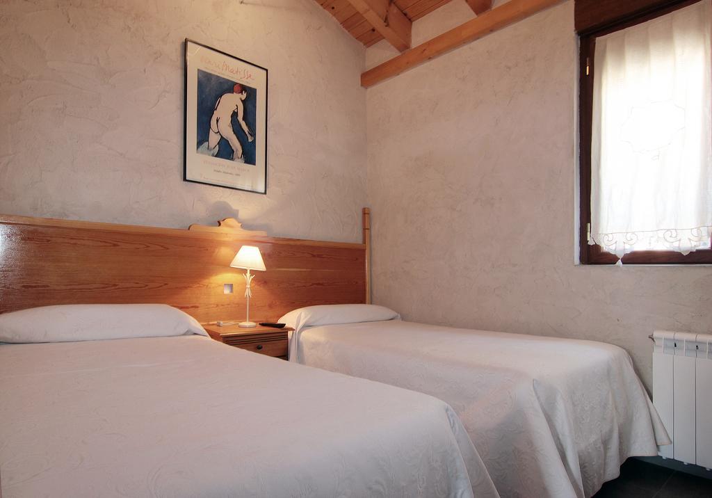 Apartamentos Turisticos Los Abuelos Montemayor de Pililla Esterno foto