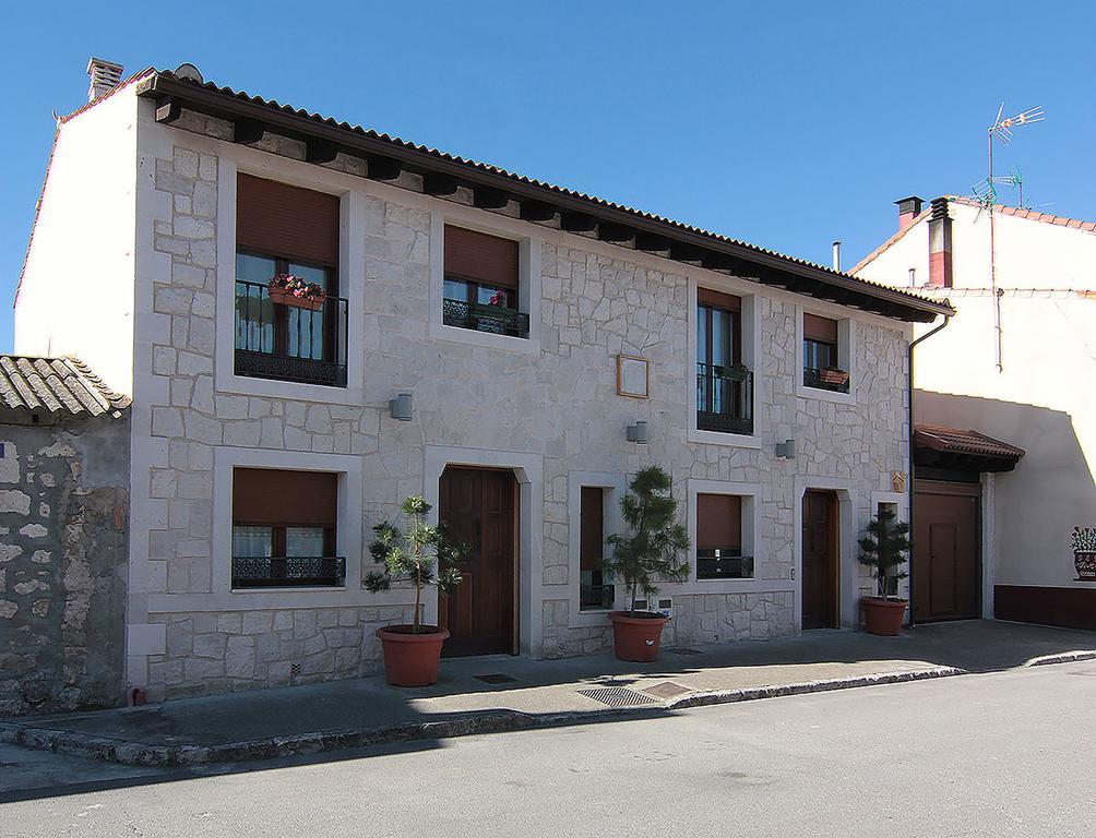 Apartamentos Turisticos Los Abuelos Montemayor de Pililla Esterno foto