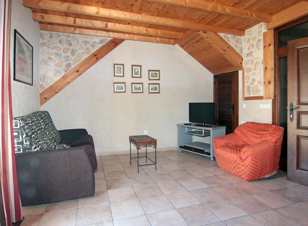 Apartamentos Turisticos Los Abuelos Montemayor de Pililla Esterno foto