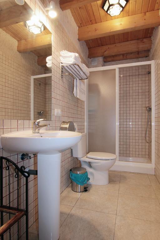 Apartamentos Turisticos Los Abuelos Montemayor de Pililla Esterno foto