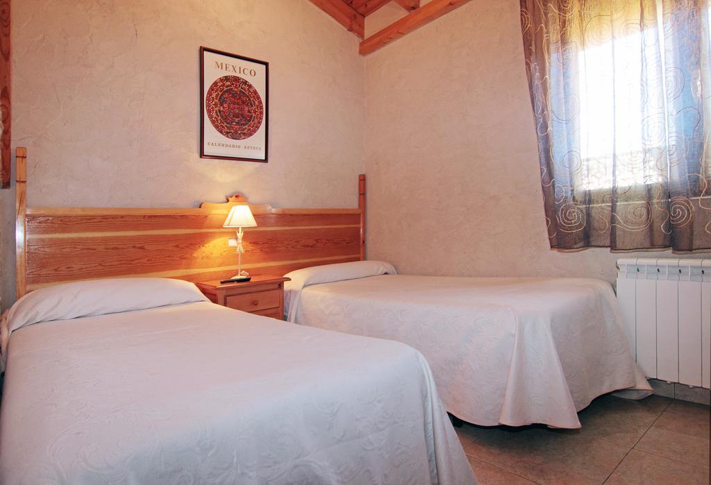 Apartamentos Turisticos Los Abuelos Montemayor de Pililla Esterno foto
