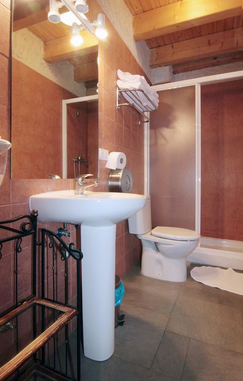 Apartamentos Turisticos Los Abuelos Montemayor de Pililla Esterno foto
