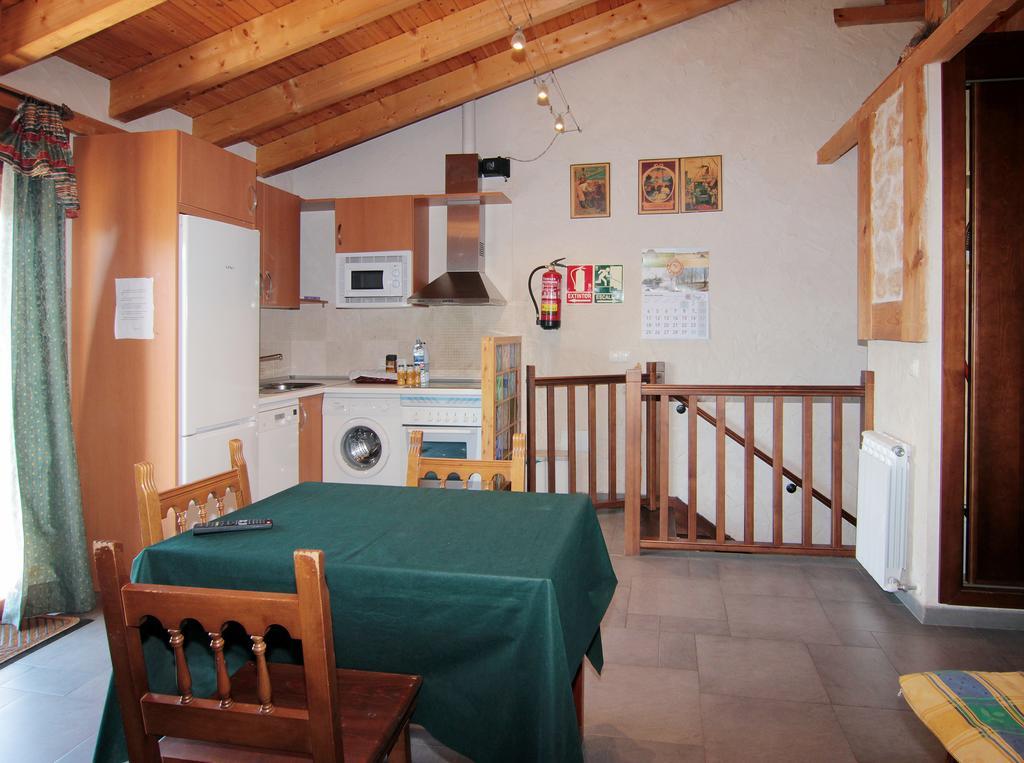 Apartamentos Turisticos Los Abuelos Montemayor de Pililla Esterno foto